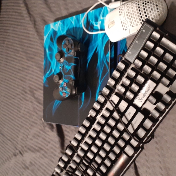 Ps4/controller/gaming keyboard/gaming mouse